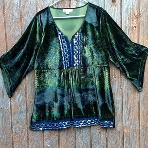 Peacock color crushed velvet top. 1X